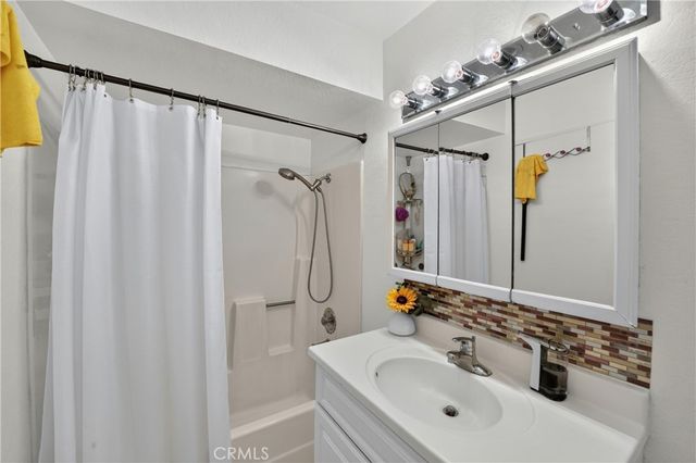435 W 9th B3, Upland, CA 91786