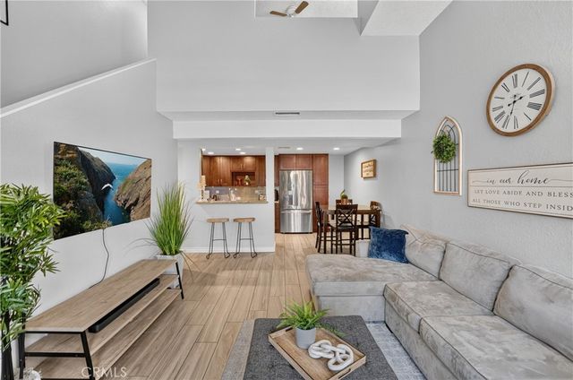 435 W 9th B3, Upland, CA 91786