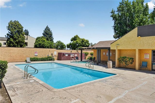 435 W 9th B3, Upland, CA 91786