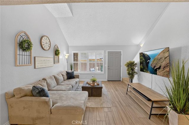 435 W 9th B3, Upland, CA 91786