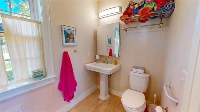 11 High Street, Hopkinton, RI 02804