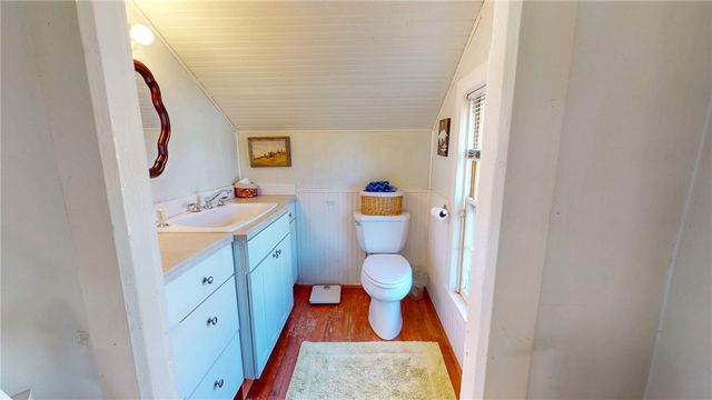 11 High Street, Hopkinton, RI 02804