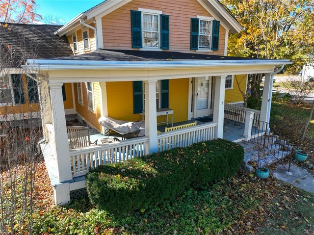 11 High Street, Hopkinton, RI 02804