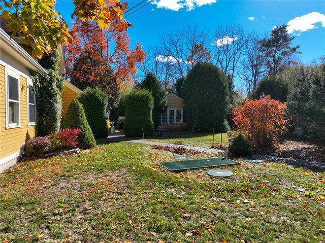 11 High Street, Hopkinton, RI 02804