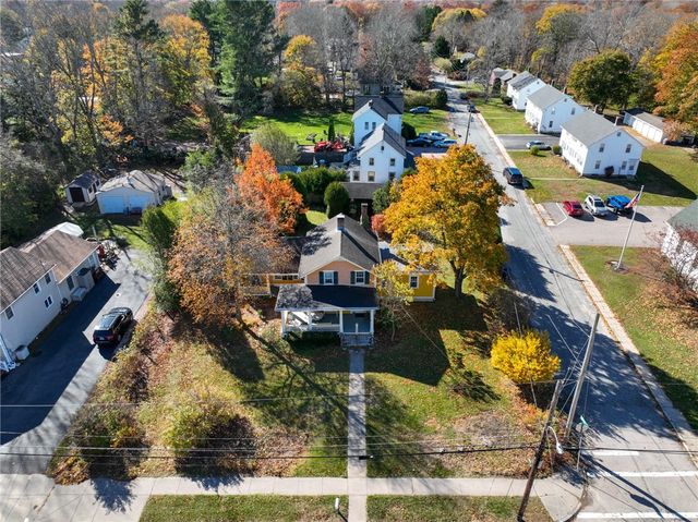 11 High Street, Hopkinton, RI 02804