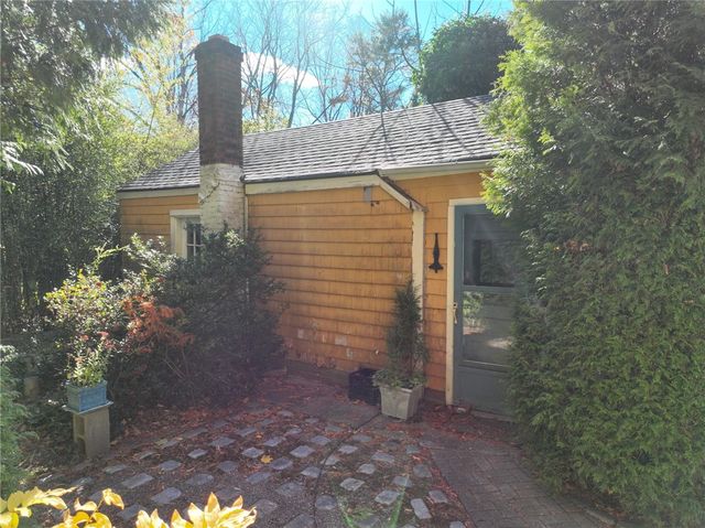 11 High Street, Hopkinton, RI 02804