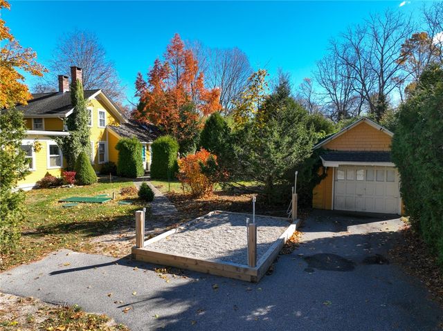 11 High Street, Hopkinton, RI 02804