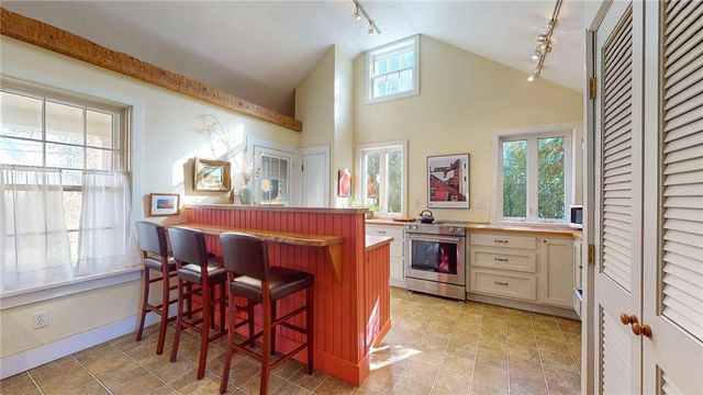 11 High Street, Hopkinton, RI 02804