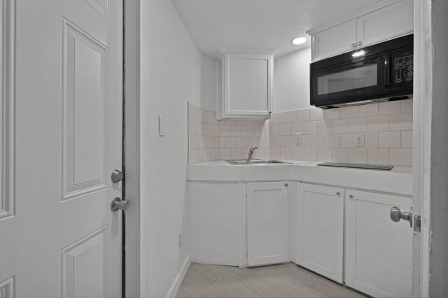 928 S Windomere Avenue B, Dallas, TX 75208