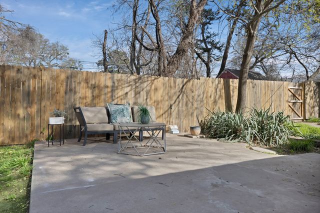 928 S Windomere Avenue B, Dallas, TX 75208