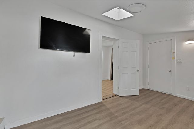 928 S Windomere Avenue B, Dallas, TX 75208