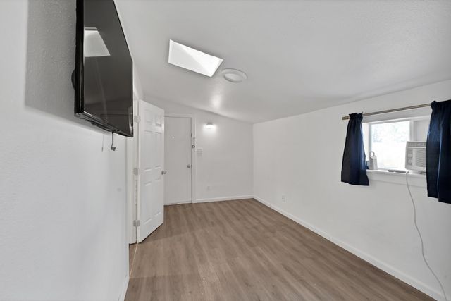 928 S Windomere Avenue B, Dallas, TX 75208