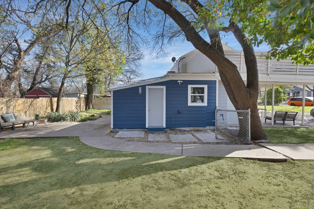 928 S Windomere Avenue B, Dallas, TX 75208