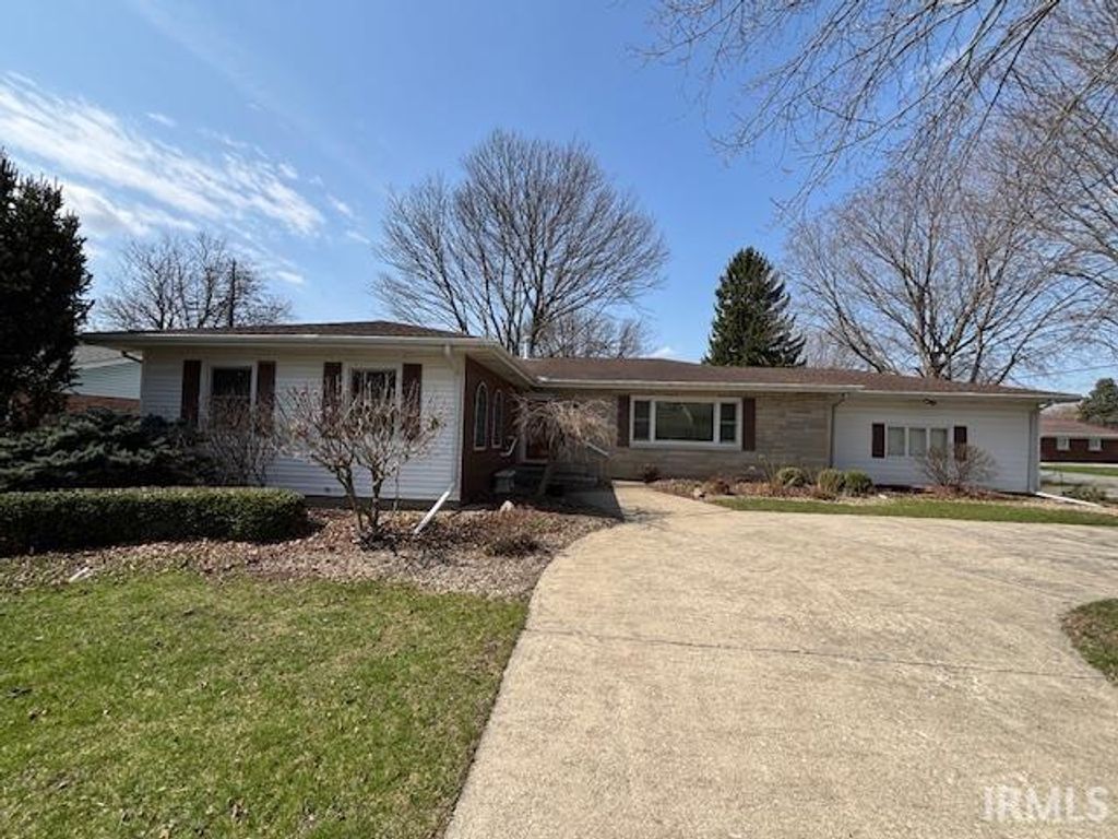 700 S Sharon Avenue, Fowler, IN 47944