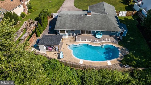 608 ORIOLE LN, Dresher, PA 19025