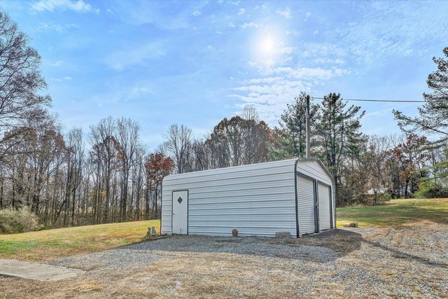 412 WRAYS CHAPEL RD, Rocky Mount, VA 24151