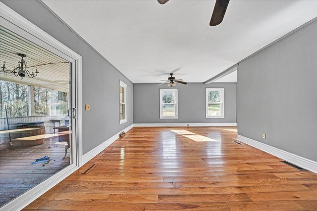 412 WRAYS CHAPEL RD, Rocky Mount, VA 24151