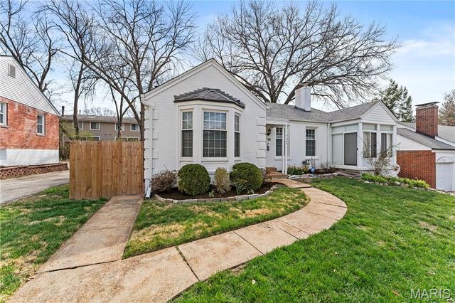 840 Wild Cherry Lane, University City, MO 63130