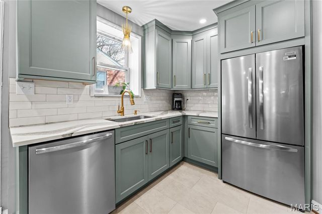 840 Wild Cherry Lane, University City, MO 63130