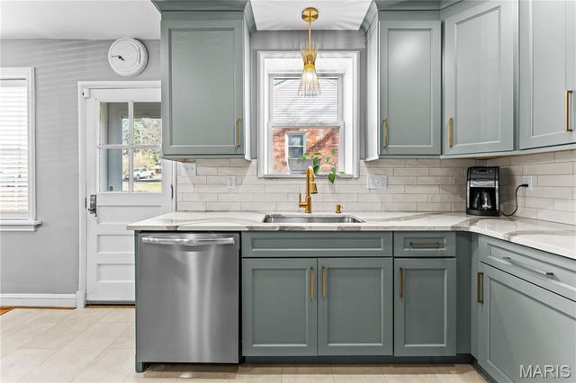 840 Wild Cherry Lane, University City, MO 63130