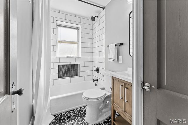 840 Wild Cherry Lane, University City, MO 63130