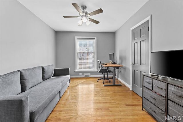 840 Wild Cherry Lane, University City, MO 63130