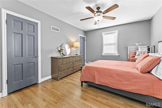 840 Wild Cherry Lane, University City, MO 63130