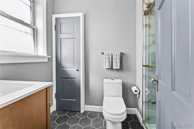 840 Wild Cherry Lane, University City, MO 63130