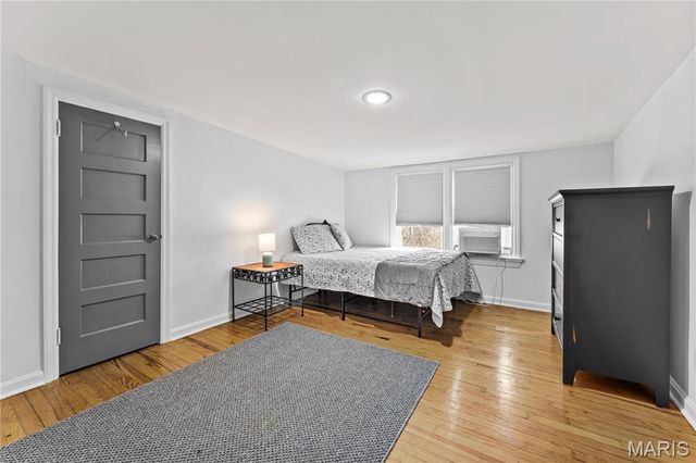 840 Wild Cherry Lane, University City, MO 63130