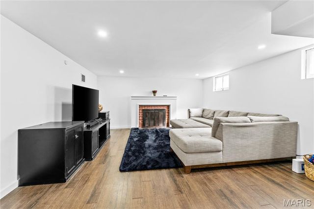 840 Wild Cherry Lane, University City, MO 63130