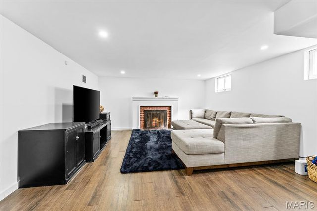 840 Wild Cherry Lane, University City, MO 63130