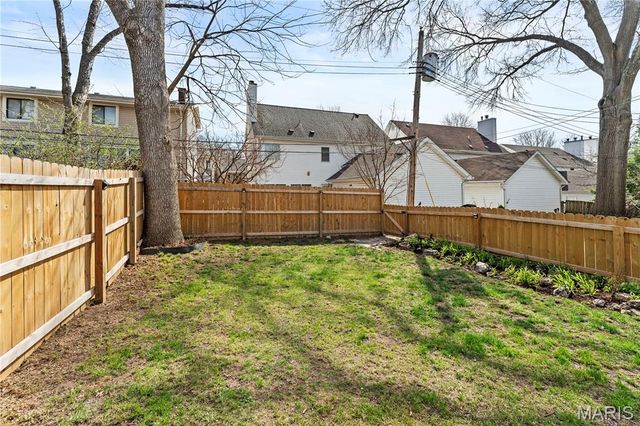 840 Wild Cherry Lane, University City, MO 63130