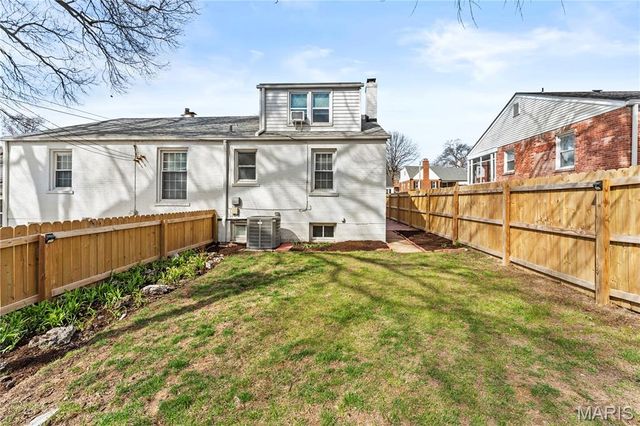 840 Wild Cherry Lane, University City, MO 63130