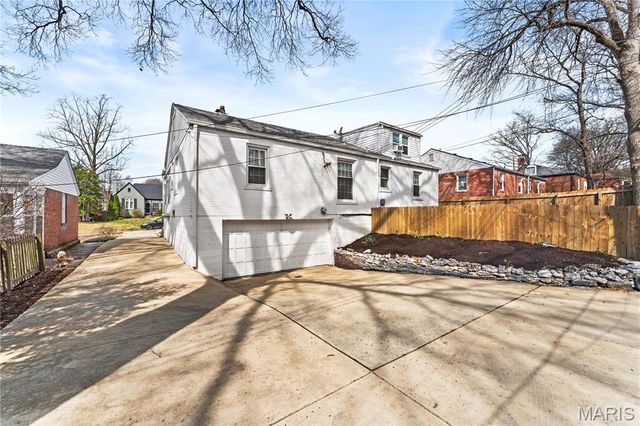 840 Wild Cherry Lane, University City, MO 63130