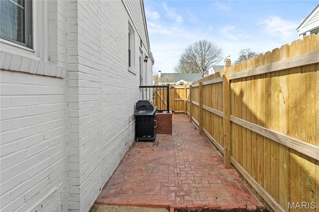 840 Wild Cherry Lane, University City, MO 63130