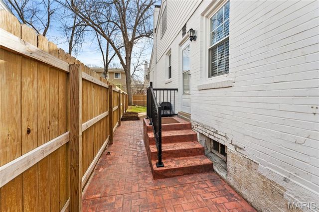 840 Wild Cherry Lane, University City, MO 63130