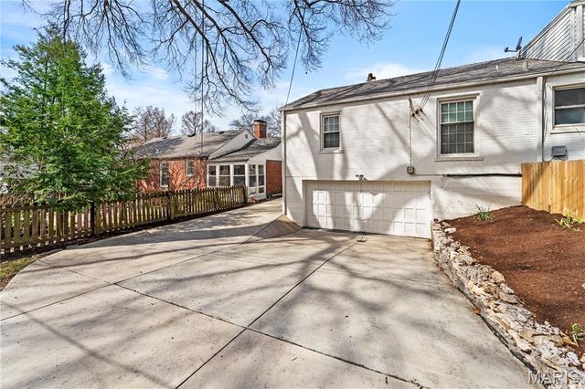 840 Wild Cherry Lane, University City, MO 63130