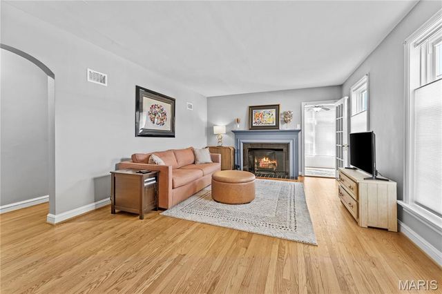 840 Wild Cherry Lane, University City, MO 63130