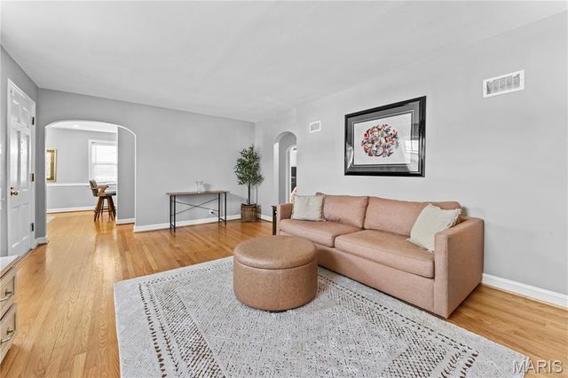 840 Wild Cherry Lane, University City, MO 63130