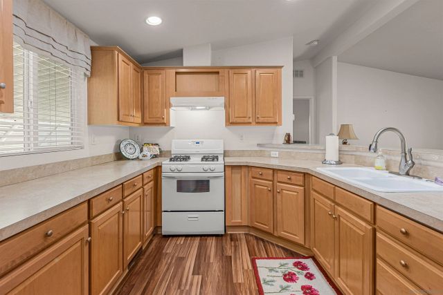 14089 Pomegranate Ave 214, Poway, CA 92064