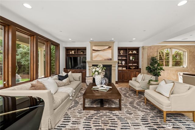 1444 Evergreen Point Rd, Medina, WA 98039