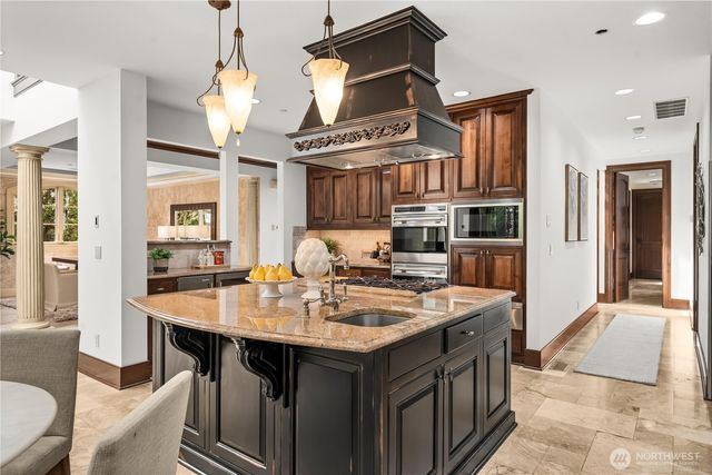 1444 Evergreen Point Rd, Medina, WA 98039