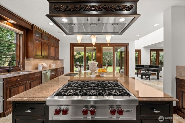 1444 Evergreen Point Rd, Medina, WA 98039