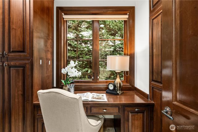 1444 Evergreen Point Rd, Medina, WA 98039