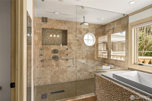 1444 Evergreen Point Rd, Medina, WA 98039