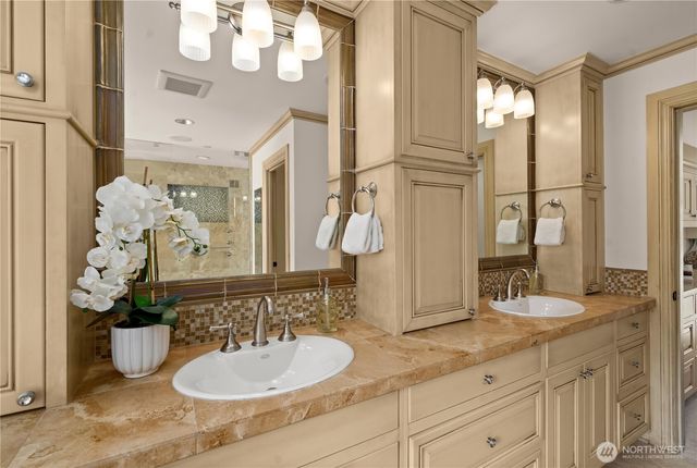 1444 Evergreen Point Rd, Medina, WA 98039