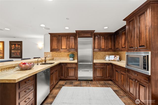 1444 Evergreen Point Rd, Medina, WA 98039