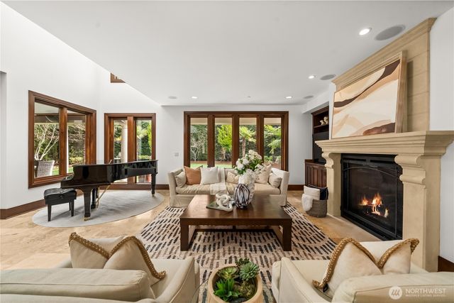 1444 Evergreen Point Rd, Medina, WA 98039