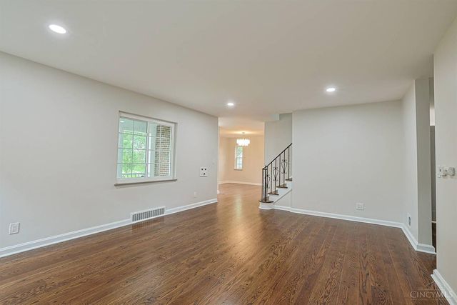 5829 Pandora Avenue, Cincinnati, OH 45213