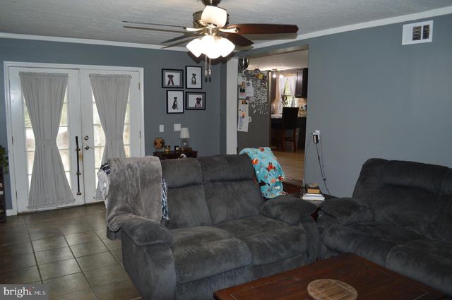 595 WAGO RD, Mount Wolf, PA 17347